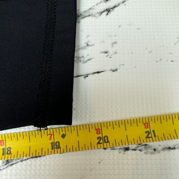 EUC - Black Brilliant Capris - Size 8-10 - Picture 8 of 9